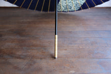 Cargar imagen en el visor de la galería, 蛇の目傘【縞帯 紺×菊唐草】