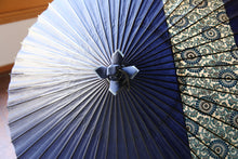 Cargar imagen en el visor de la galería, 蛇の目傘【縞帯 紺×菊唐草】