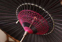 画像をギャラリービューアに読み込む, 日傘【月奴 黒×柿渋鉄】(マゼンタ)(継柄)