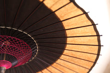 画像をギャラリービューアに読み込む, 日傘【月奴 黒×柿渋鉄】(マゼンタ)(継柄)