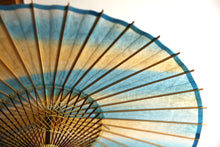Cargar imagen en el visor de la galería, 日傘【二重張 胡粉×ぼかし染め(ブルーイエロー)】