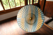 Cargar imagen en el visor de la galería, 日傘【二重張 胡粉×ぼかし染め(ブルーイエロー)】