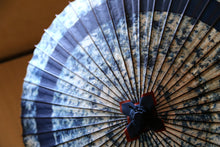 画像をギャラリービューアに読み込む, 蛇の目傘【輪 ギャラクシー×藍(赤骨)】(女竹) - 和傘CASA