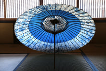 画像をギャラリービューアに読み込む, 蛇の目傘【助六 ギャラクシー×藍(赤骨)】(女竹) - 和傘CASA