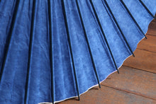Cargar imagen en el visor de la galería, Sombrilla [Doble colgante azul marino x pliegue teñido (azul)
