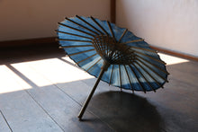 Cargar imagen en el visor de la galería, まめ和傘【石徹白藍染 窓】