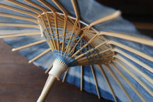 Cargar imagen en el visor de la galería, まめ和傘【石徹白藍染 窓】