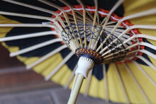 画像をギャラリービューアに読み込む, まめ和傘【切継ぎ 桜(黄色×黒)】 - 和傘CASA