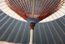 将图片加载到图库查看器,蛇の目傘【中張 群青×白胡粉】 (女竹) - 和傘CASA