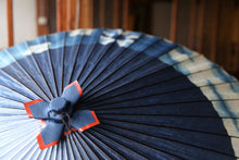 Cargar imagen en el visor de la galería, 蛇の目傘【石徹白藍染2024 軒奴 輝】