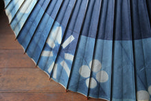 Cargar imagen en el visor de la galería, 蛇の目傘【石徹白藍染2024 軒奴 輝】