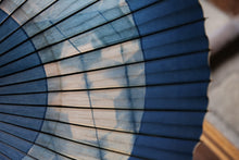 Cargar imagen en el visor de la galería, 蛇の目傘【石徹白藍染2024 助六 雪片】