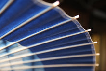 Cargar imagen en el visor de la galería, 蛇の目傘【石徹白藍染2024 助六 雪片】