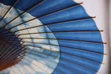 Cargar imagen en el visor de la galería, 蛇の目傘【石徹白藍染2024 助六 雪片】