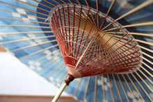 Cargar imagen en el visor de la galería, 蛇の目傘【石徹白藍染2024 中張 世】