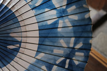 Cargar imagen en el visor de la galería, 蛇の目傘【石徹白藍染2024 中張 光彩】