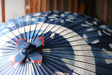 Cargar imagen en el visor de la galería, 蛇の目傘【石徹白藍染2024 中張 光彩】