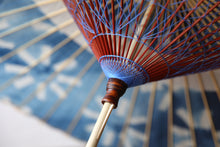 Cargar imagen en el visor de la galería, 蛇の目傘【石徹白藍染2024 中張 光彩】