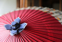 画像をギャラリービューアに読み込む, 蛇の目傘【月奴 赤×四君子】 (竹柄)