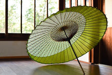 将图片加载到图库查看器,蛇の目傘【月奴 緑格子×若草】 - 和傘CASA