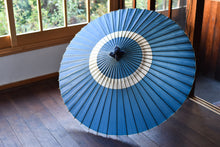 Cargar imagen en el visor de la galería, 蛇の目傘【中張り 藍染(縹)】 - 和傘CASA