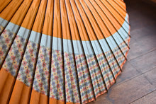 将图片加载到图库查看器,蛇の目傘【交叉 オレンジ×小紋(水色)】 - 和傘CASA