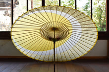 Cargar imagen en el visor de la galería, 蛇の目傘【三日月 黄色×梅】 - 和傘CASA