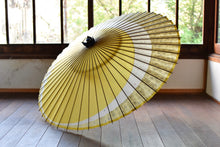 Cargar imagen en el visor de la galería, 蛇の目傘【三日月 黄色×梅】 - 和傘CASA