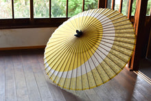 Cargar imagen en el visor de la galería, 蛇の目傘【三日月 黄色×梅】 - 和傘CASA