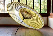 Cargar imagen en el visor de la galería, 蛇の目傘【三日月 黄色×梅】 - 和傘CASA