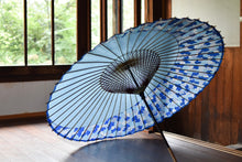 将图片加载到图库查看器,蛇の目傘【月奴 水色×あじさい】 - 和傘CASA