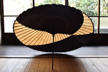 将图片加载到图库查看器,蛇の目傘【交叉 黒×柿渋】 - 和傘CASA