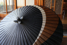 画像をギャラリービューアに読み込む, 蛇の目傘【交叉 黒×柿渋鉄(白)】