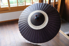 Load image into Gallery viewer, 蛇の目傘【中張 紫黒×白胡粉】 - 和傘CASA