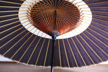 Load image into Gallery viewer, 蛇の目傘【中張 紫黒×白胡粉】 - 和傘CASA