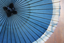 画像をギャラリービューアに読み込む, 蛇の目傘【石徹白藍染2023 軒奴】