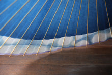 画像をギャラリービューアに読み込む, 蛇の目傘【石徹白藍染2023 軒奴】