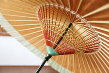 将图片加载到图库查看器,蛇の目傘【軒奴 柿渋×かすみ染(グリーンイエロー)】 - 和傘CASA