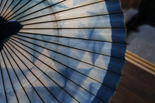 画像をギャラリービューアに読み込む, 蛇の目傘【石徹白藍染2021 三角】