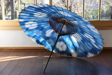 将图片加载到图库查看器,蛇の目傘【石徹白藍染 花】 - 和傘CASA