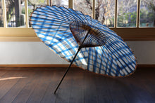 将图片加载到图库查看器,蛇の目傘【石徹白藍染 格子】 - 和傘CASA