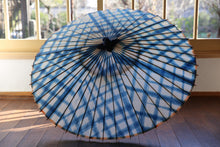 将图片加载到图库查看器,蛇の目傘【石徹白藍染 格子】 - 和傘CASA