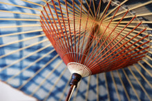 将图片加载到图库查看器,蛇の目傘【石徹白藍染 格子】 - 和傘CASA
