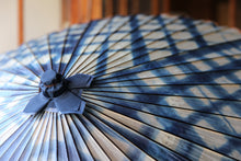 将图片加载到图库查看器,蛇の目傘【石徹白藍染 格子】 - 和傘CASA