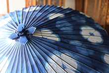 将图片加载到图库查看器,蛇の目傘【石徹白藍染 花】 - 和傘CASA