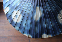 将图片加载到图库查看器,蛇の目傘【石徹白藍染 花】 - 和傘CASA