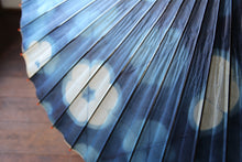 将图片加载到图库查看器,蛇の目傘【石徹白藍染 花】 - 和傘CASA