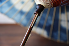 将图片加载到图库查看器,蛇の目傘【石徹白藍染 花】 - 和傘CASA