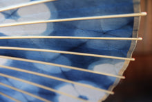 将图片加载到图库查看器,蛇の目傘【石徹白藍染 花】 - 和傘CASA