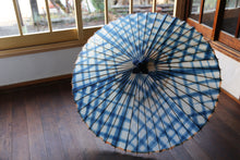 将图片加载到图库查看器,蛇の目傘【石徹白藍染 格子】 - 和傘CASA